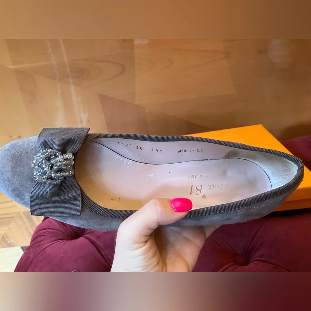 New Ferca 81 Gray Suede Flats with Bow Detail - Picture 3 of 5